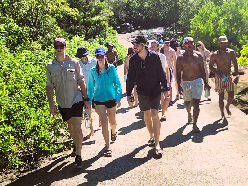 Walking tour magnetic island