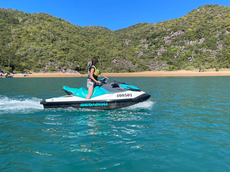 Magnetic island jet ski